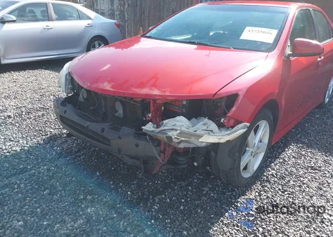 2013 Toyota Camry Se z USA, uszkodzony, nr VIN 4T1BF1FK5DU666853